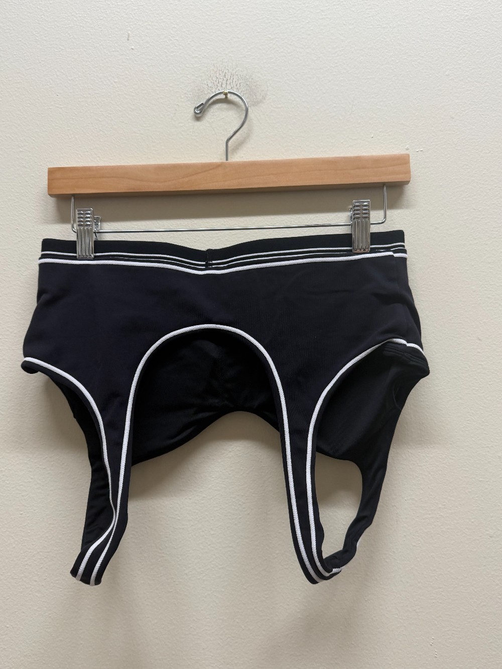 Alo sports bra