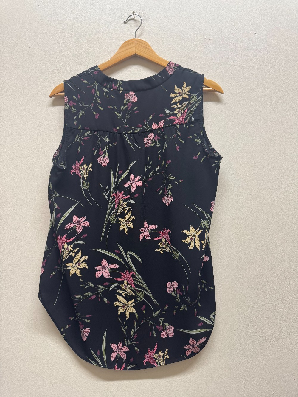 Vince Camuto sleeveless blouse