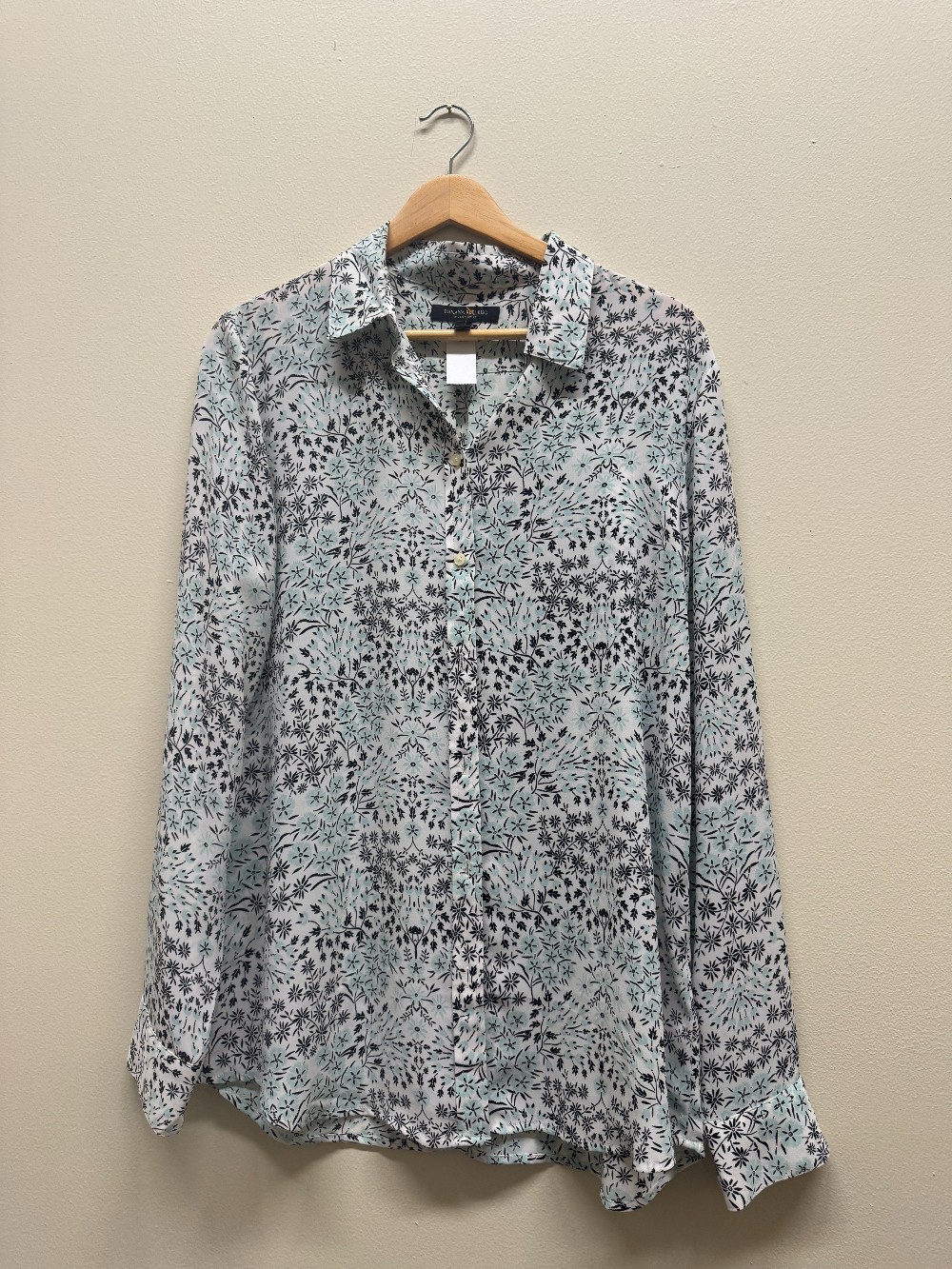 Banana Republic long sleeve button down shirt