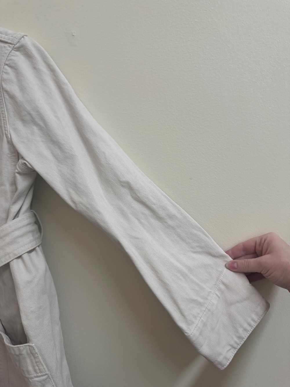 Everlane cream jean jacket with tie belt