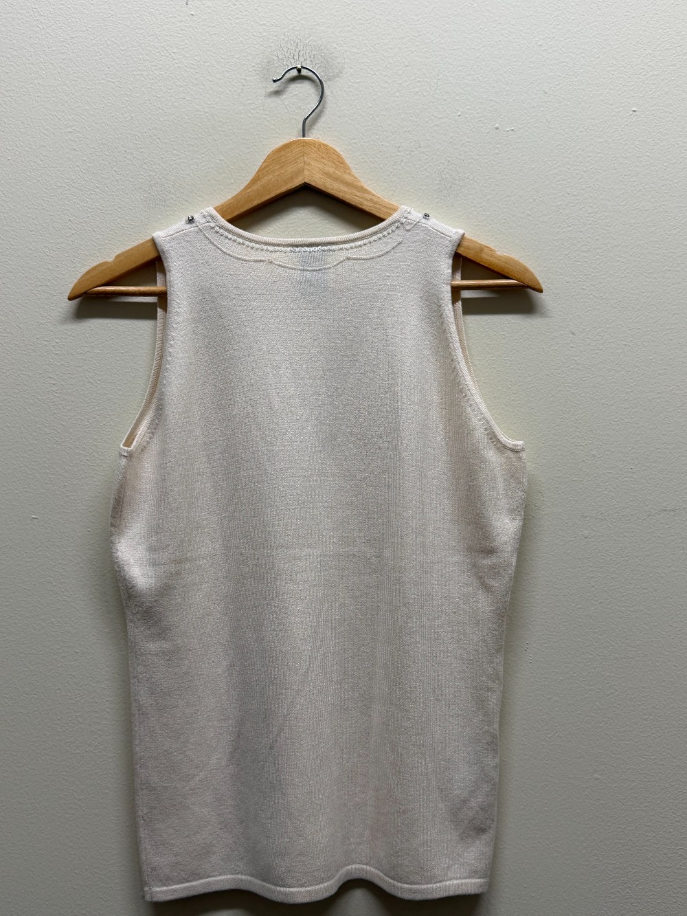 Anne Taylor sleeveless knit beaded top