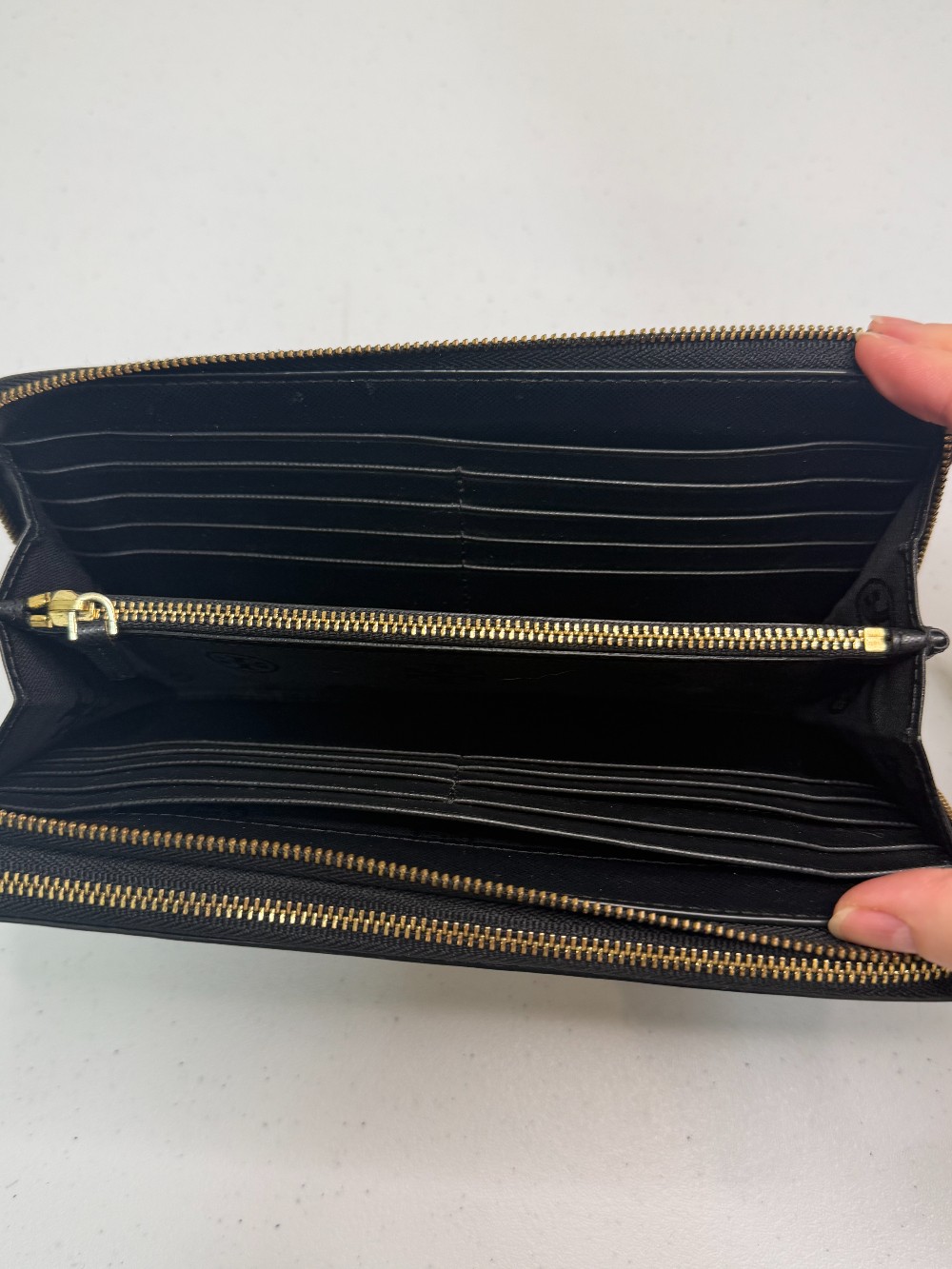 Tori Burch Robinson leather wallet