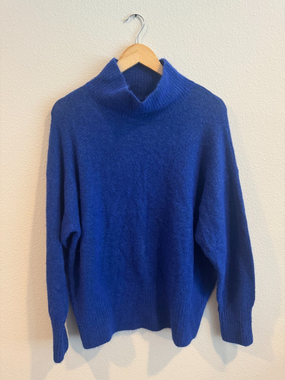 Banana Republic cashmere blend sweater