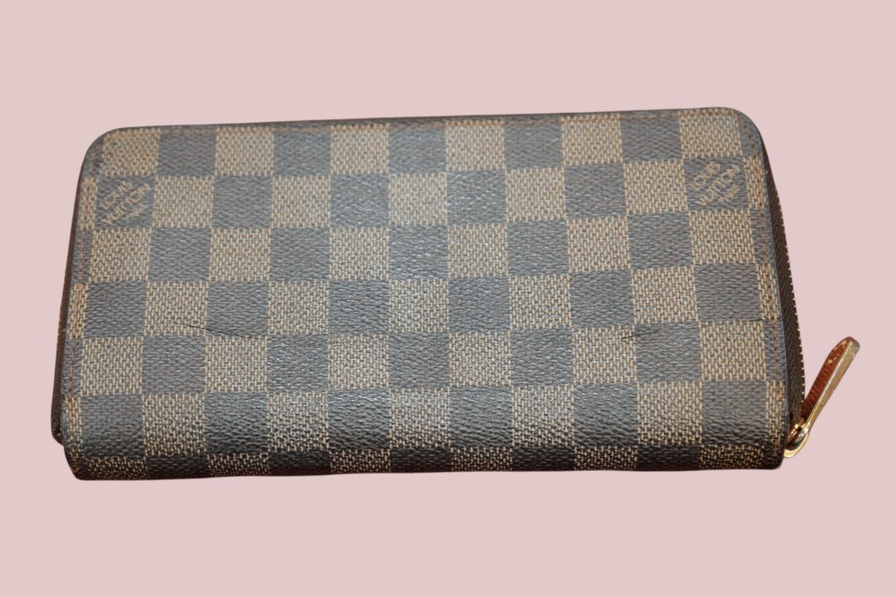 Louis Vuitton Damier Ebene Zip Around