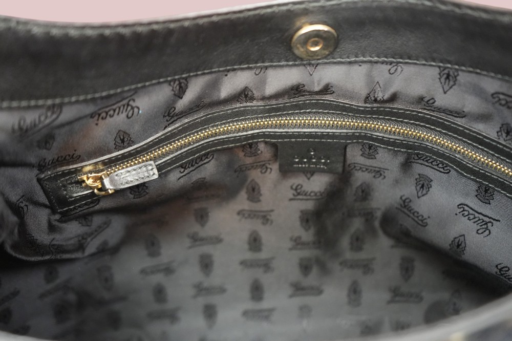 Queen hobo bag