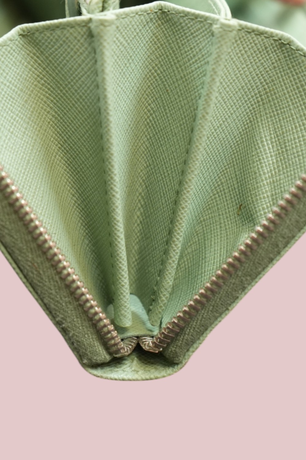 BOW ZIP AROUND 1
