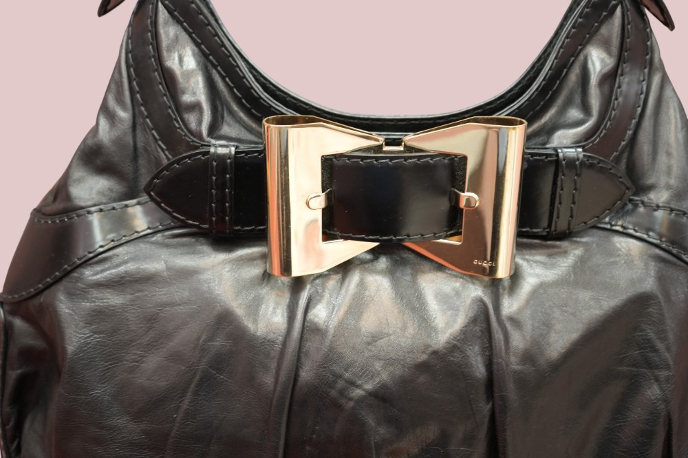 Queen hobo bag