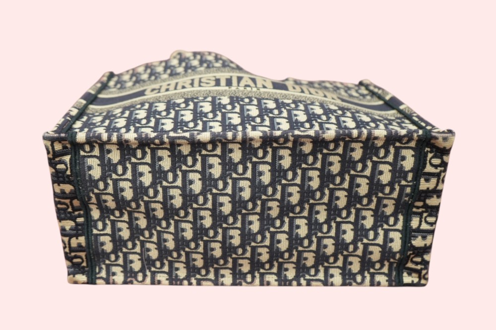 Book tote