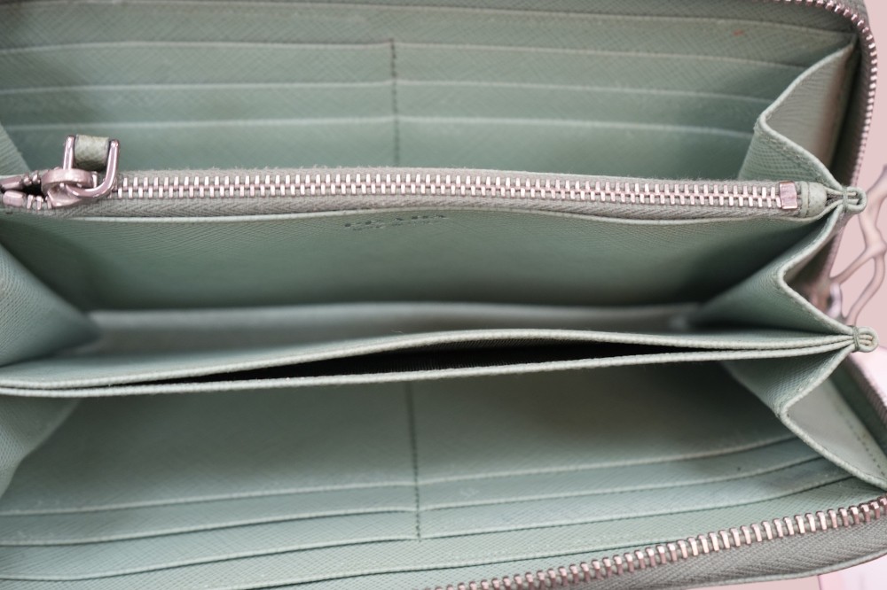 BOW ZIP AROUND 1