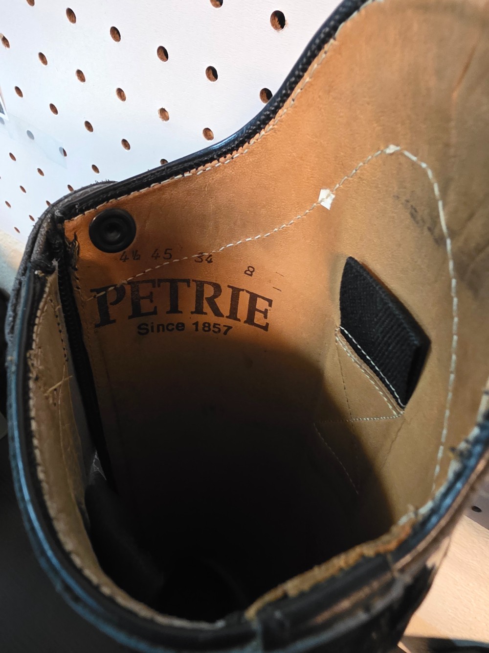Petrie 4 1/2 45 34. Size 8