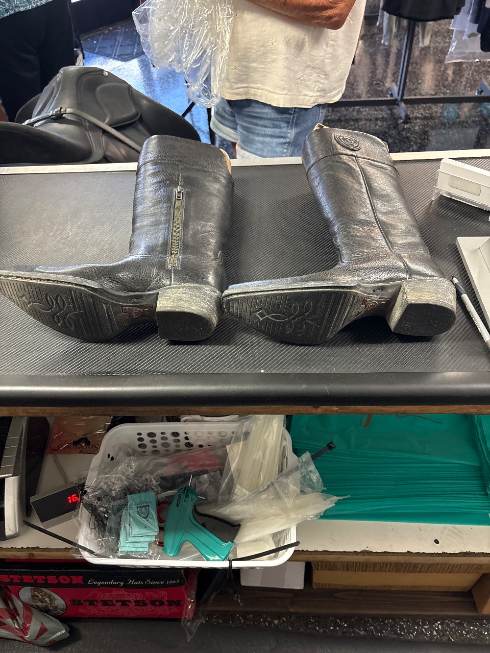 Ariat boots size 8