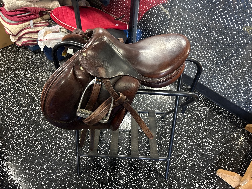 Devoucoux 16.5 jump saddle