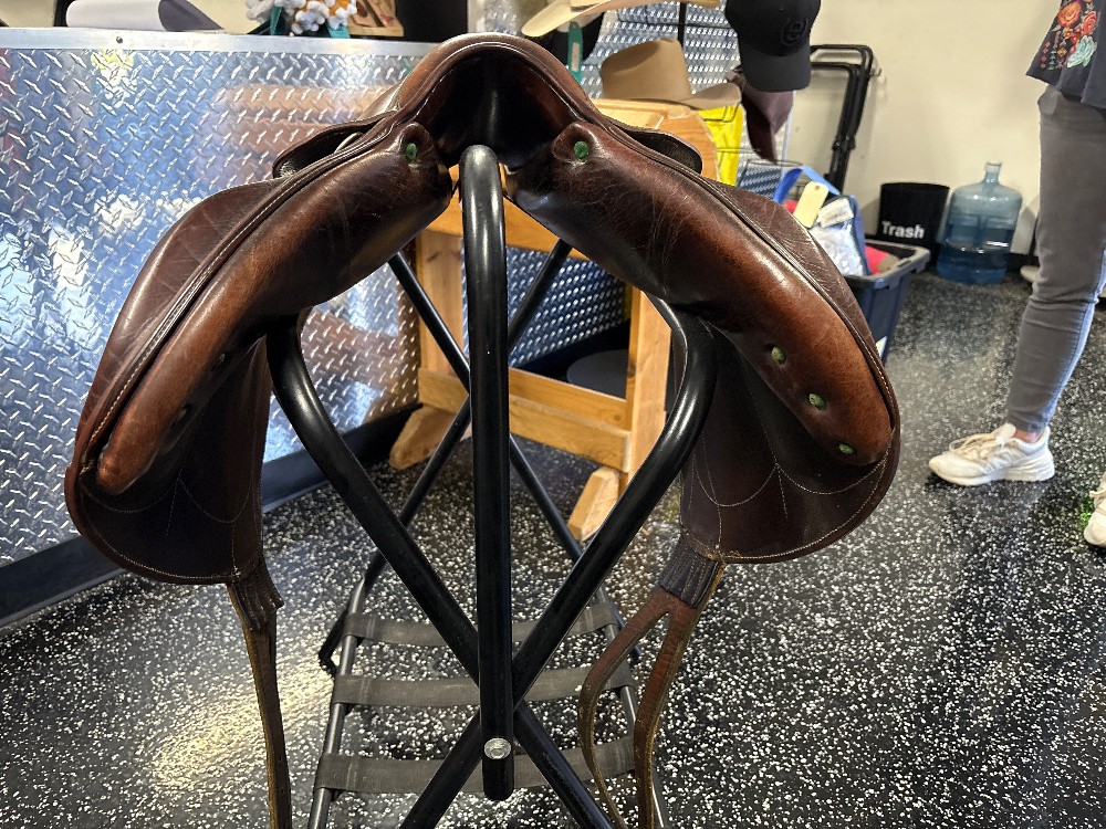 Devoucoux 16.5 jump saddle