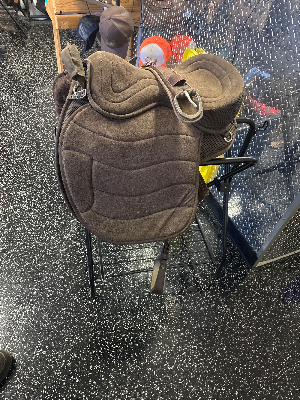 Tough1 western treeless saddle