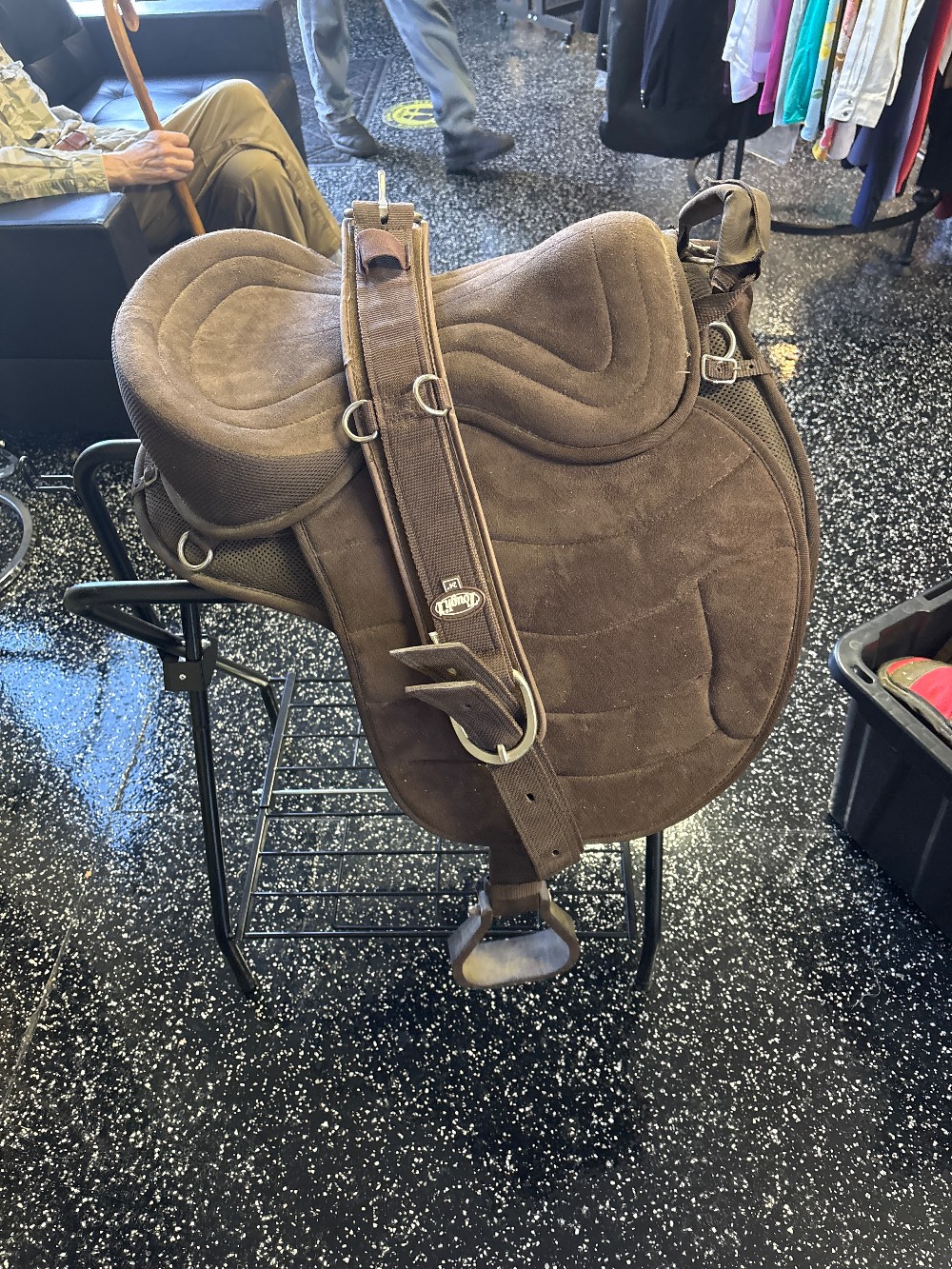 Tough1 western treeless saddle