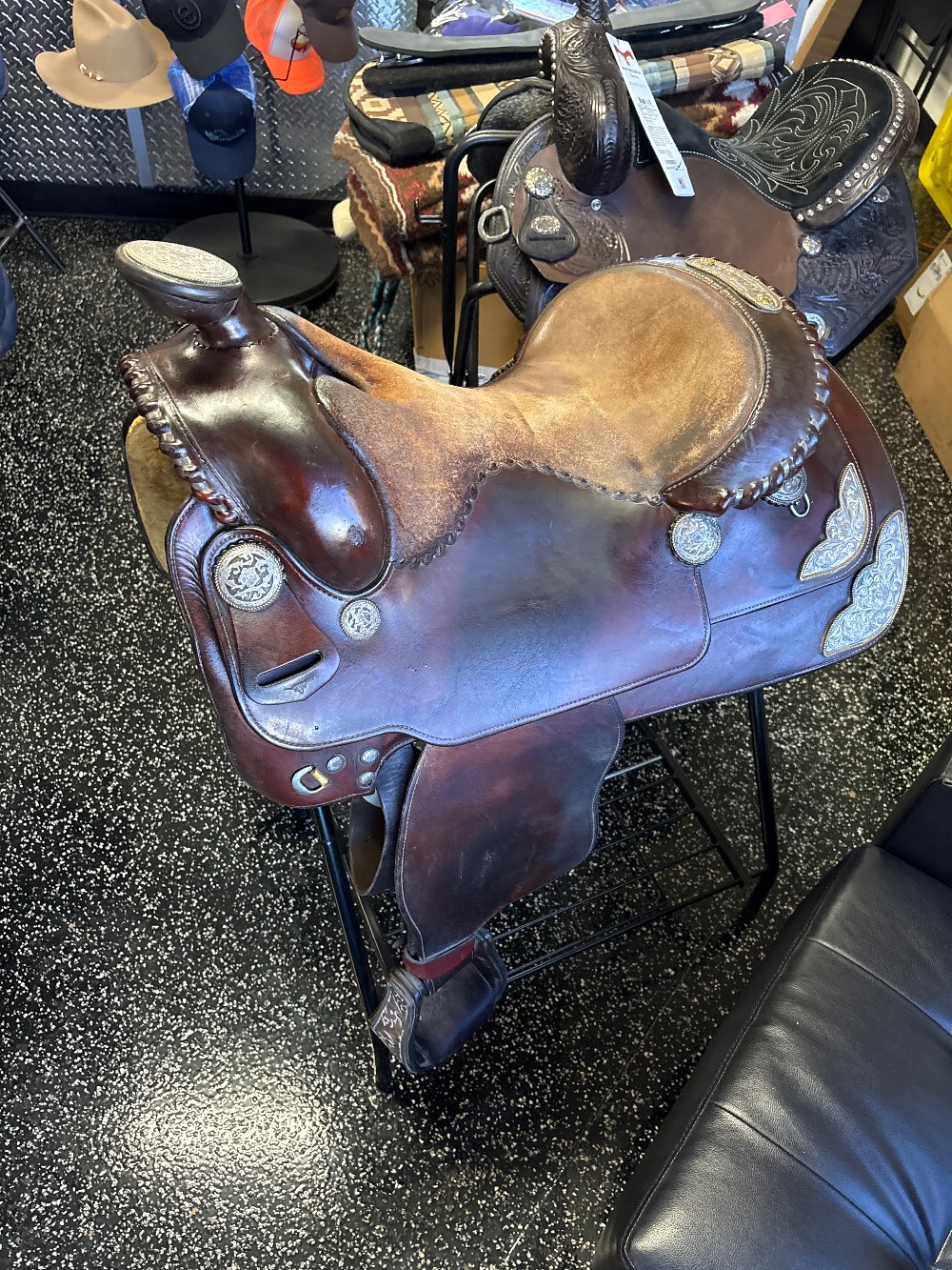 Broken Horn Saddle 16”