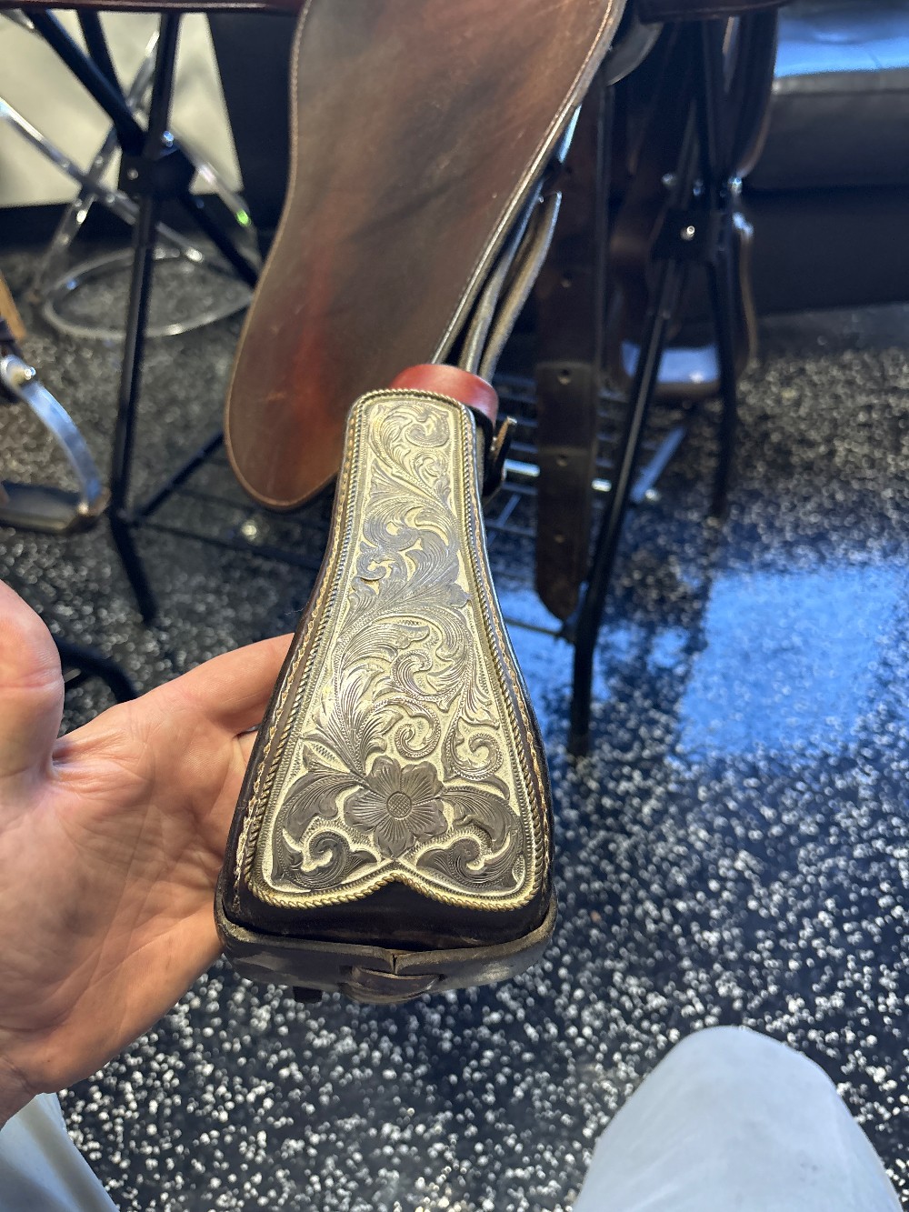 Broken Horn Saddle 16”