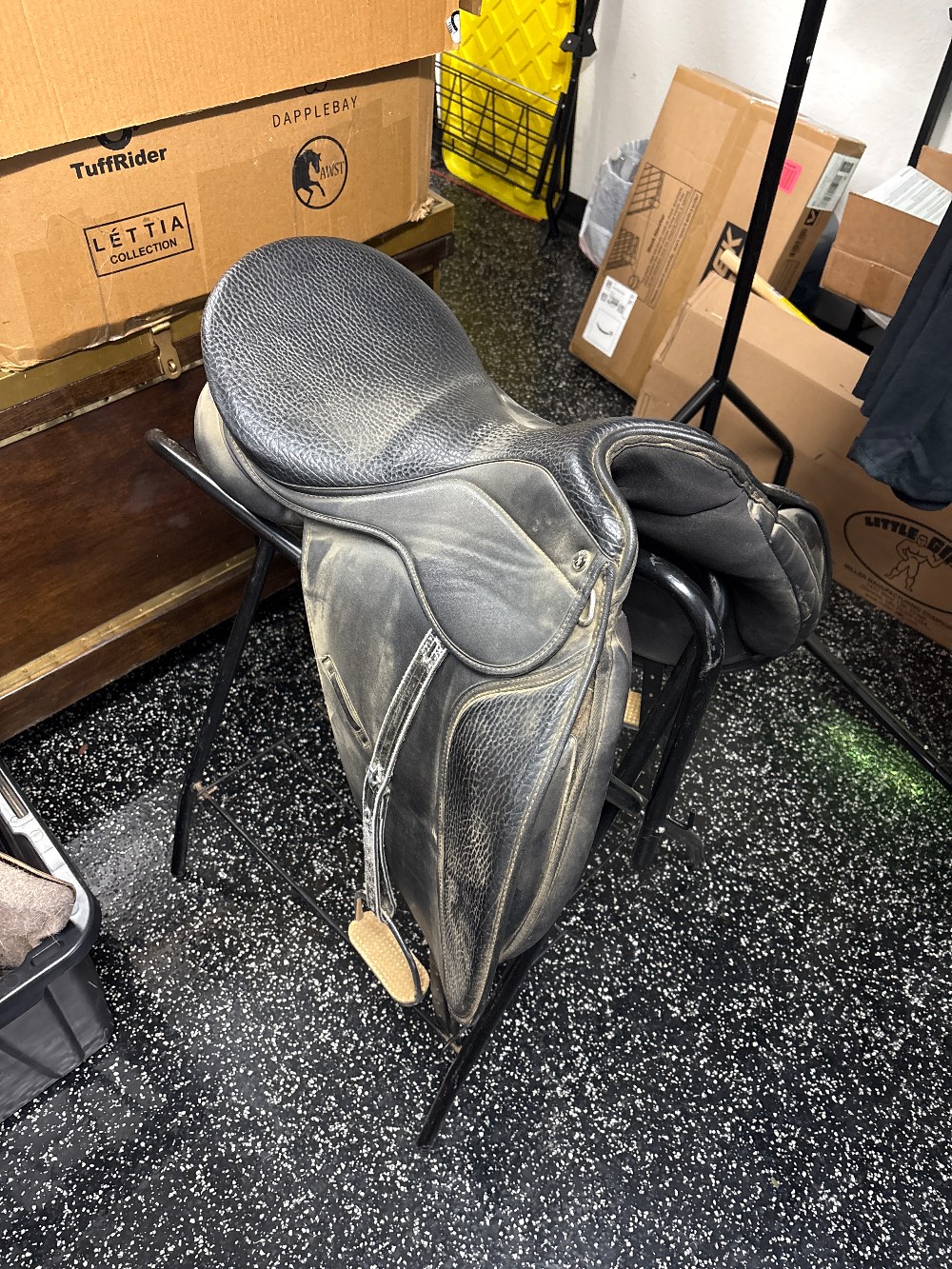 Proride Dover  Black dressage saddle 17”