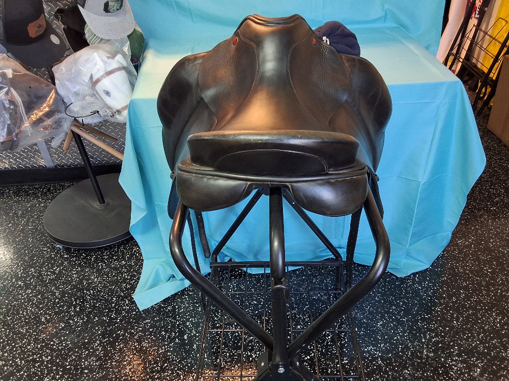 Albian SLK Dressage Saddle 17.5 inch