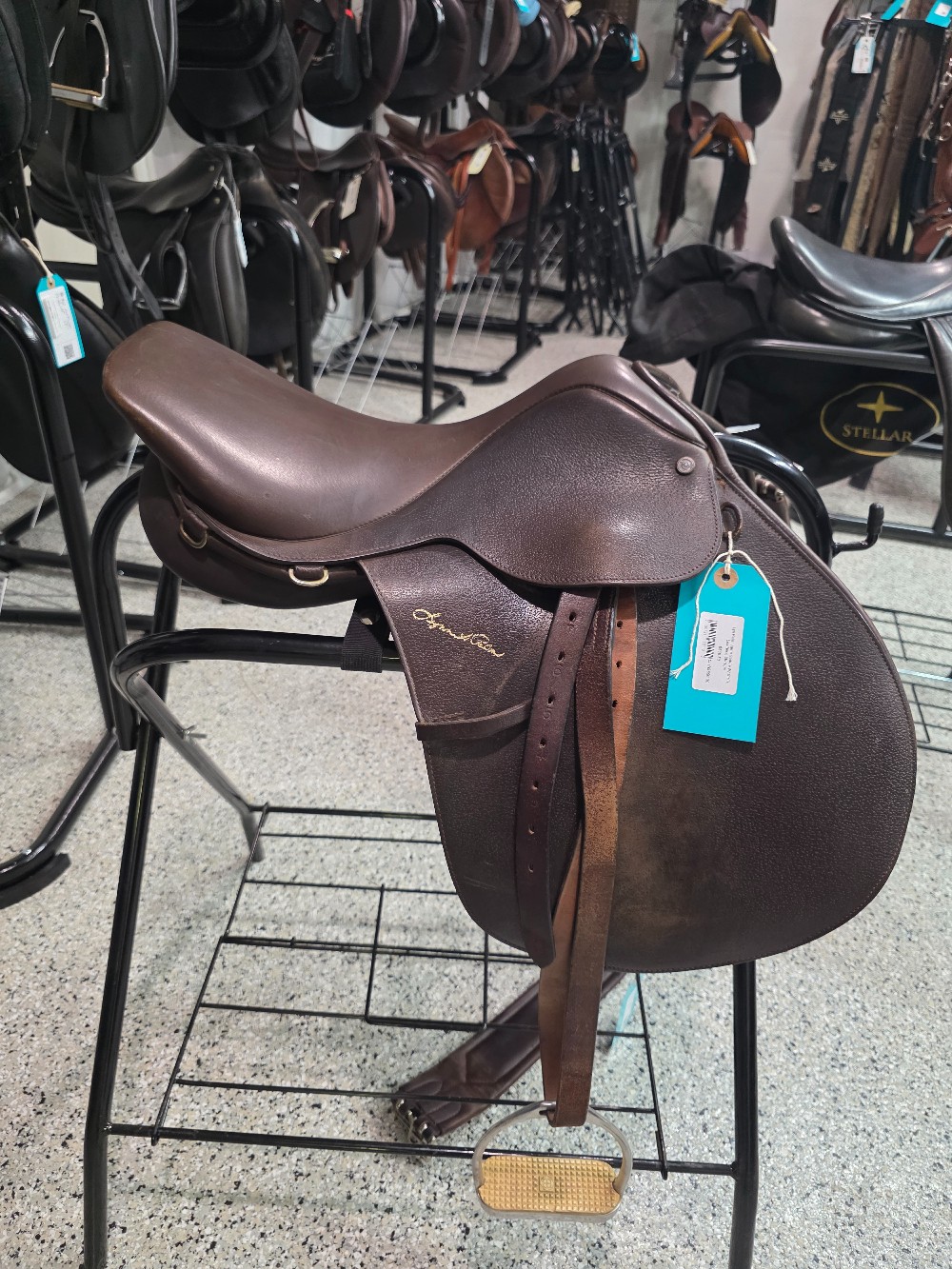 Lyn Palm Jump Saddle w/ girth, leather, stirrups