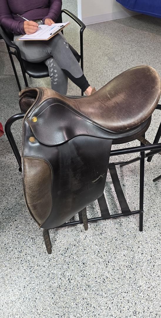 Prestige 18in Dressage saddle with cover