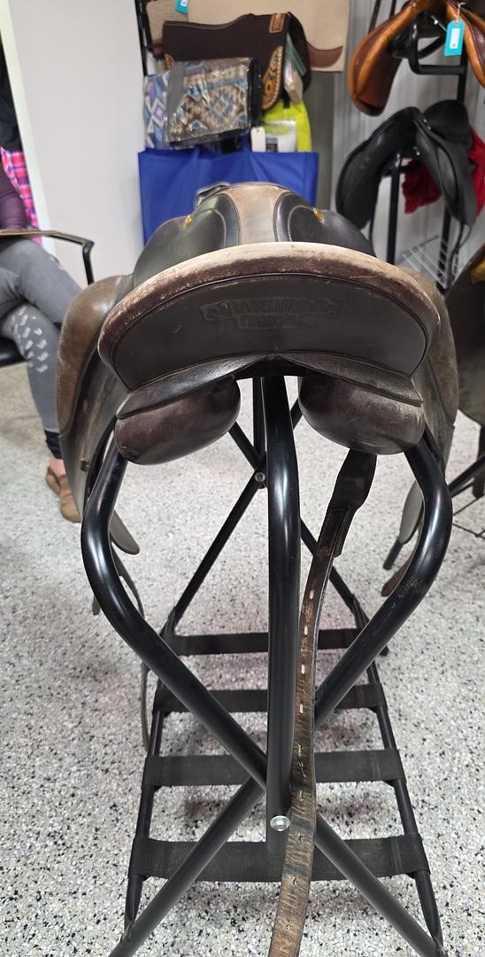 Prestige 18in Dressage saddle with cover