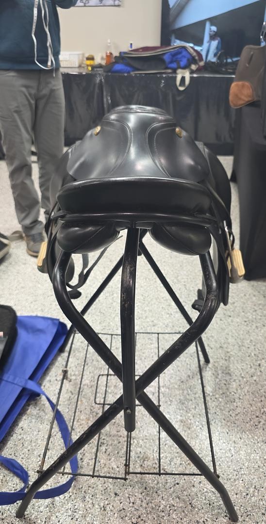 Karl Niedersuss dressage saddle 16in