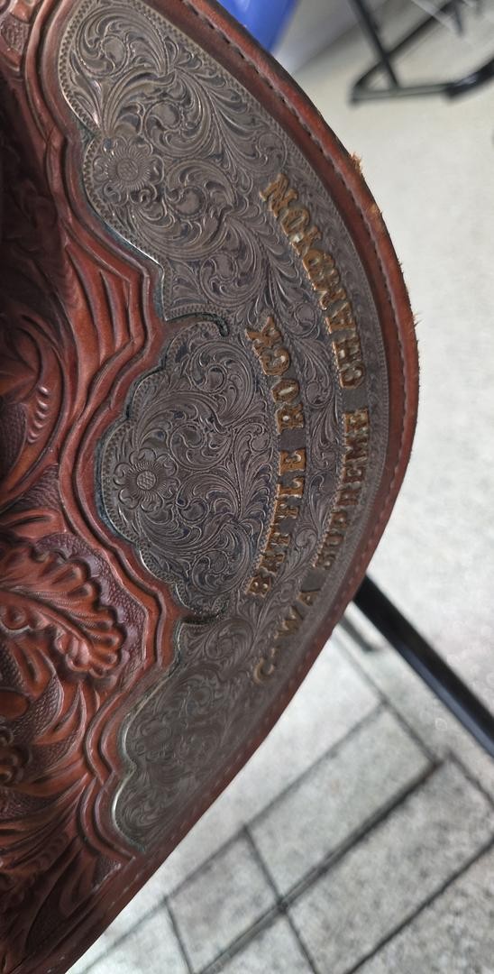 16in Trophy show Saddle BrokenHorn