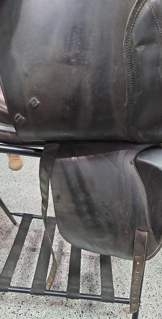 Prestige 18in Dressage saddle with cover