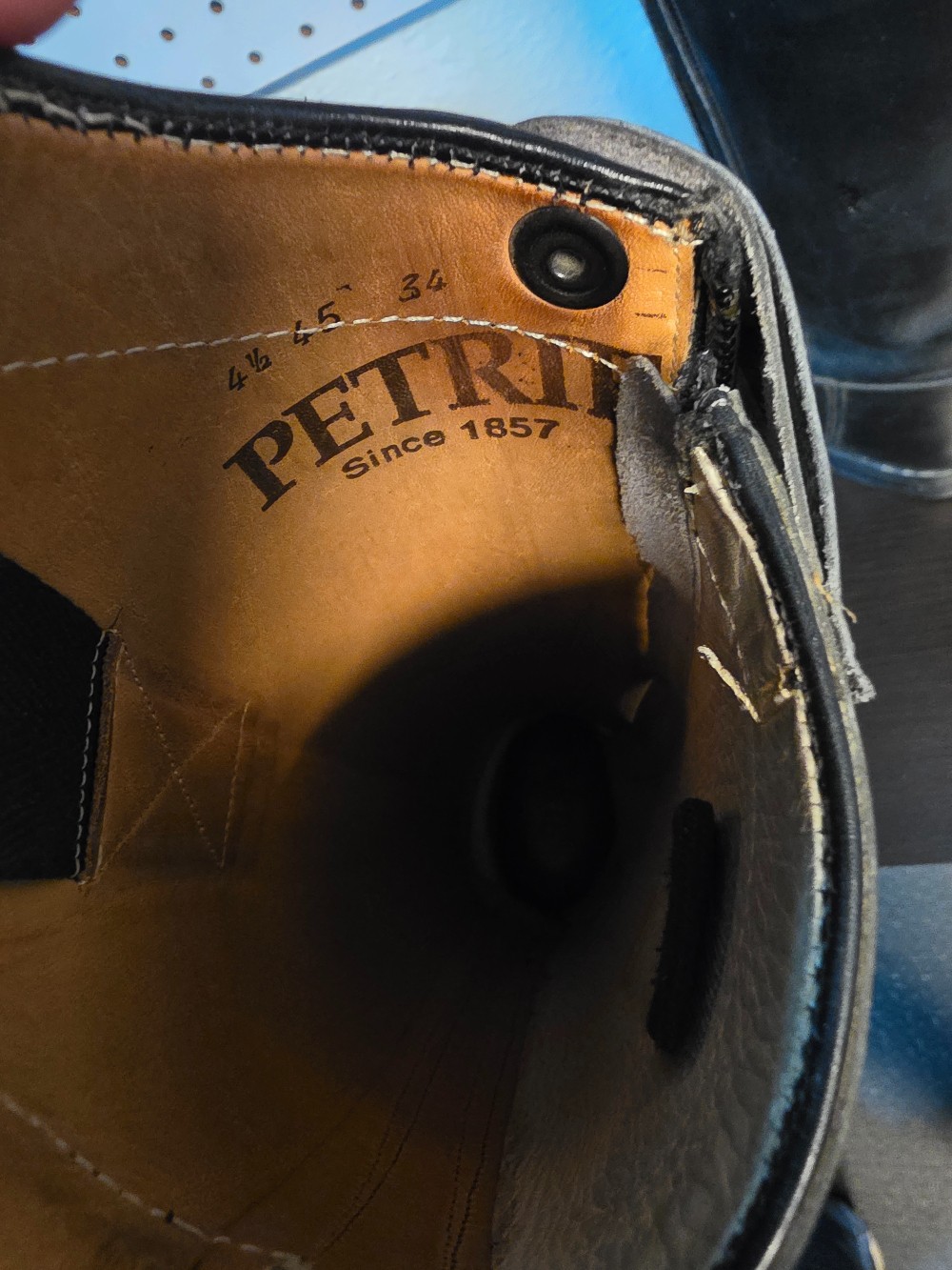 Petrie 4 1/2 45 34. Size 8