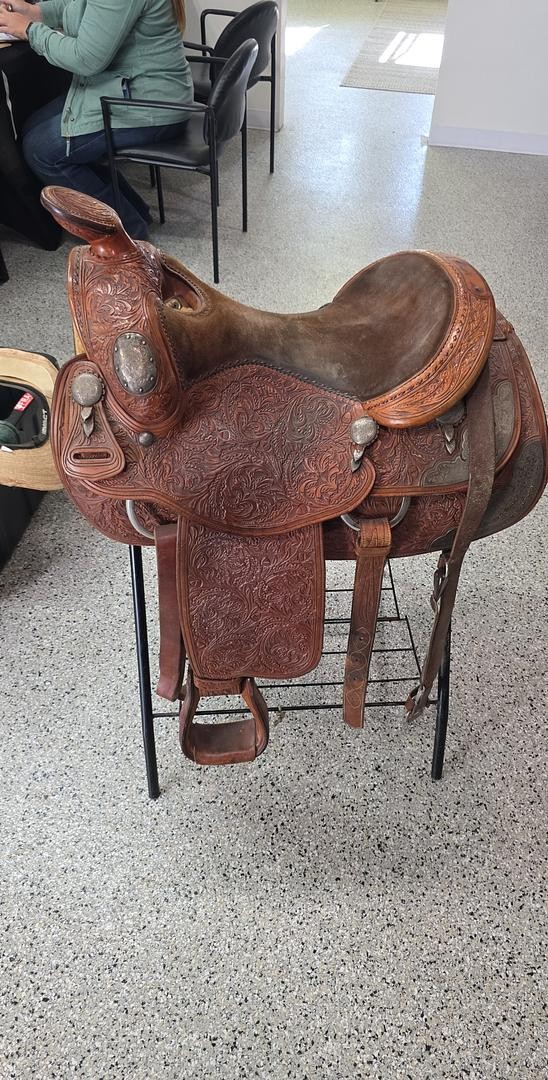 16in Trophy show Saddle BrokenHorn