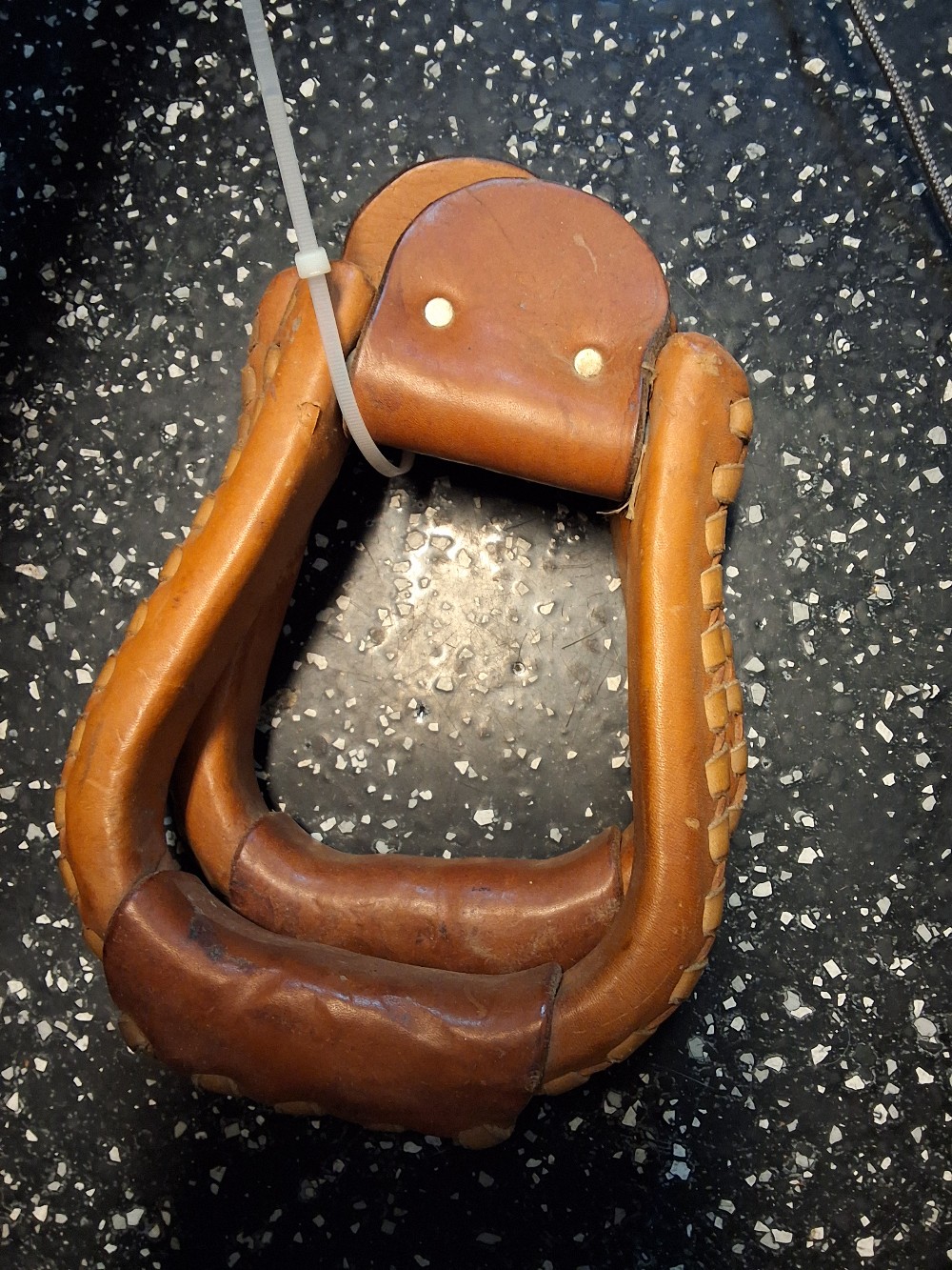 Light oiled stirrups