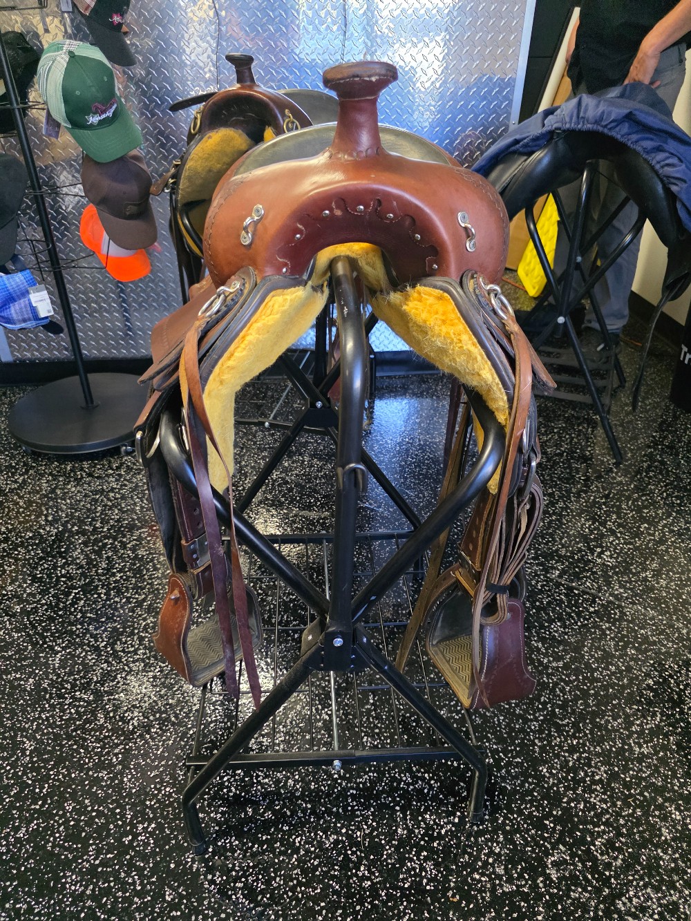 16in  trail saddle (unknown maker)