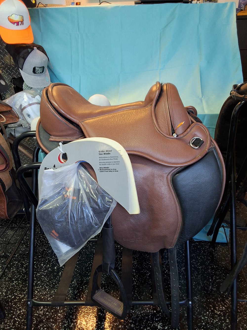 Barefoot Treeless Saddle
