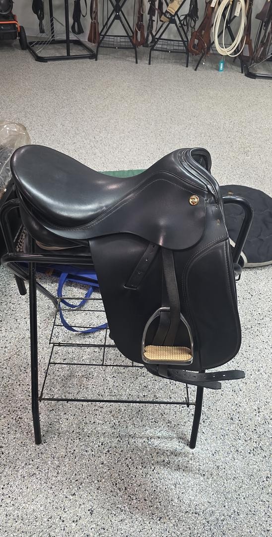 Karl Niedersuss dressage saddle 16in