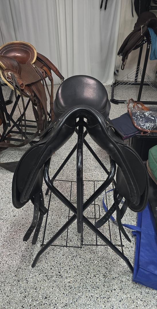 Karl Niedersuss dressage saddle 16in