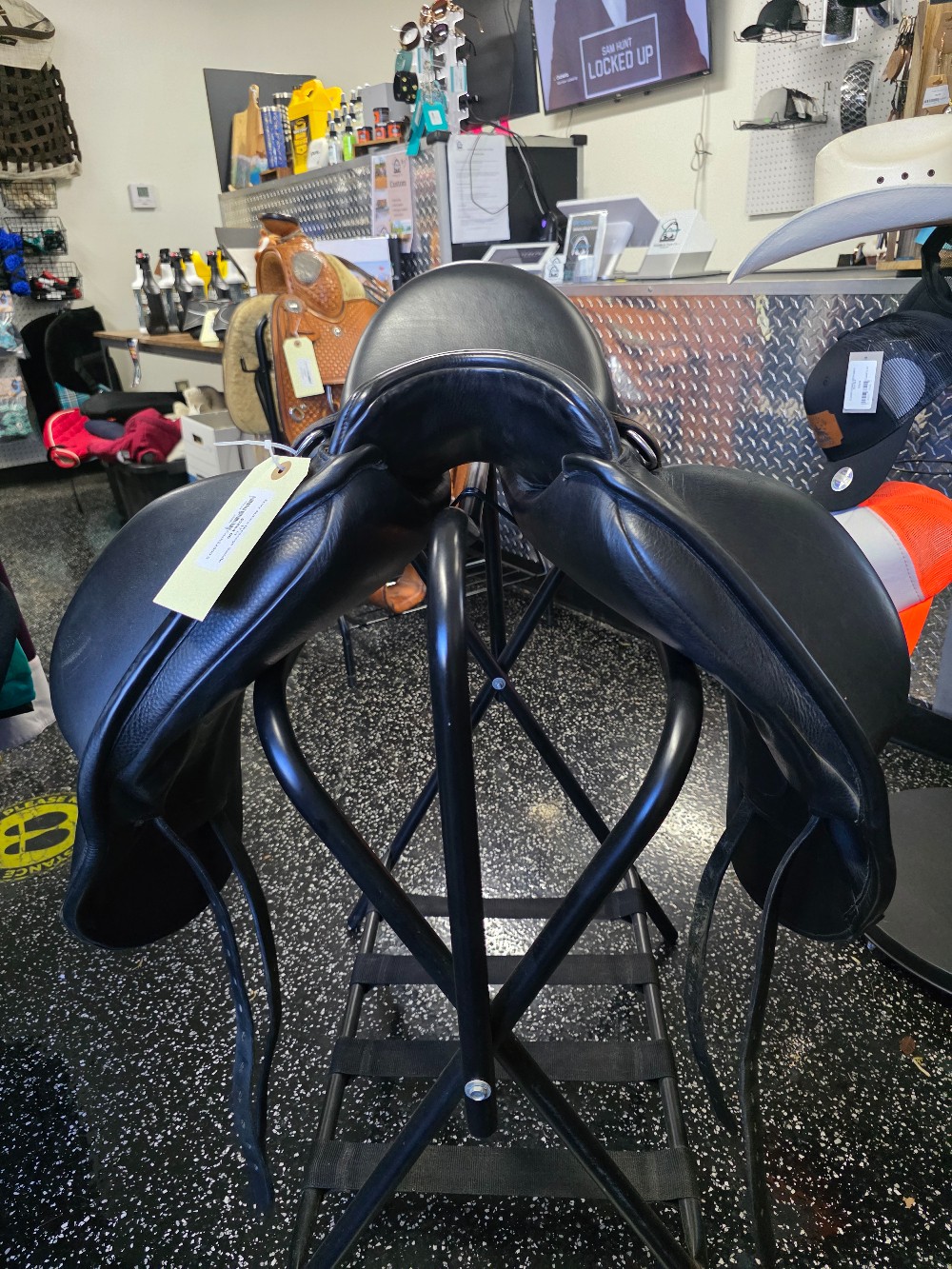 Envy Aurora Dressage saddle 2023 17in