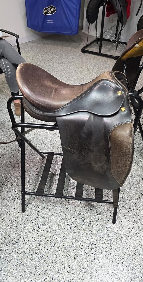 Prestige 18in Dressage saddle with cover