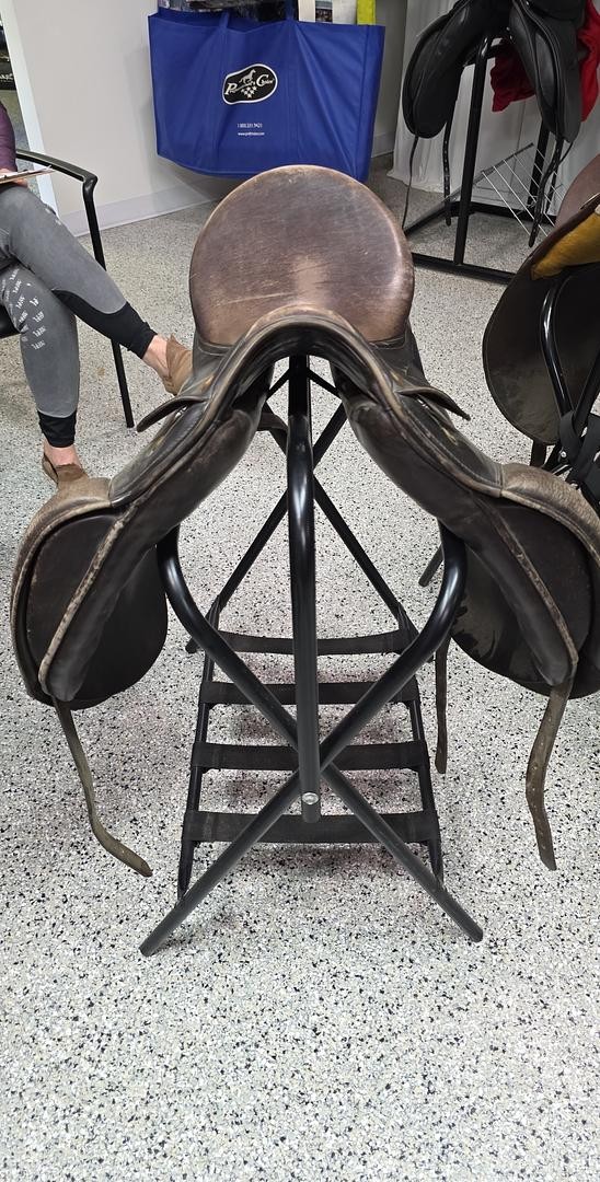 Prestige 18in Dressage saddle with cover