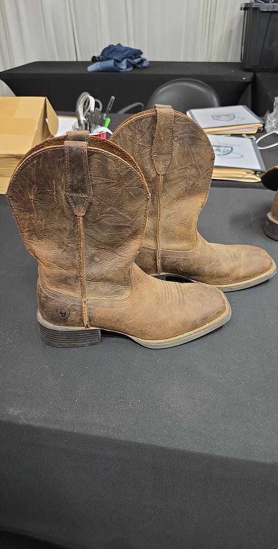 Ariat boots 7.5 mens boots