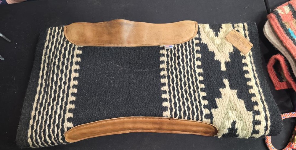 Impact gel saddle pad