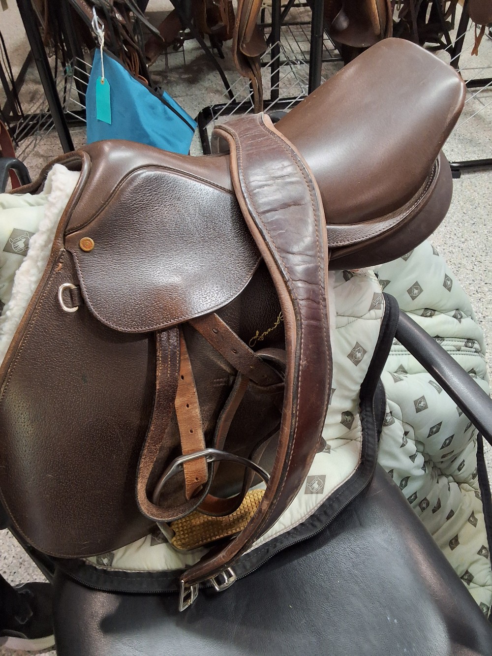 Lyn Palm Jump Saddle w/ girth, leather, stirrups