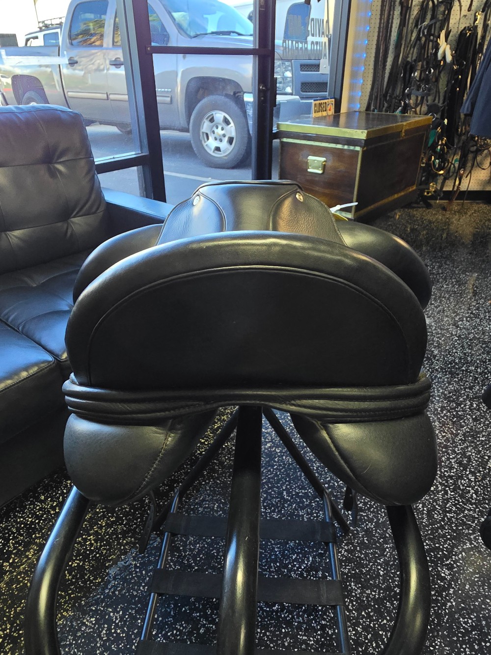 Envy Aurora Dressage saddle 2023 17in