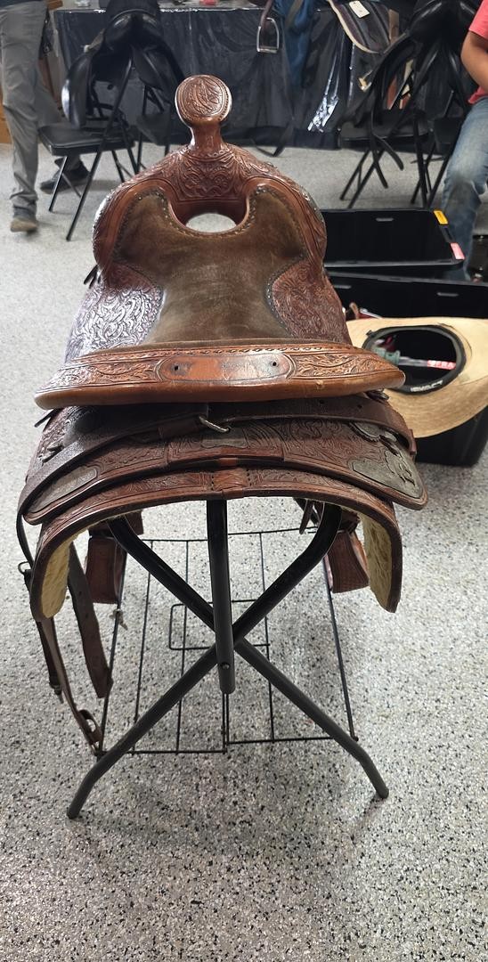16in Trophy show Saddle BrokenHorn