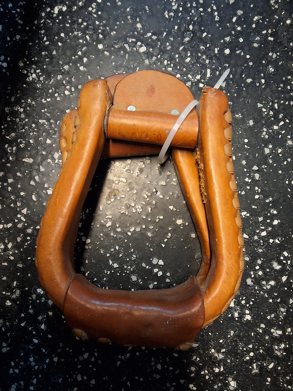 Light oiled stirrups