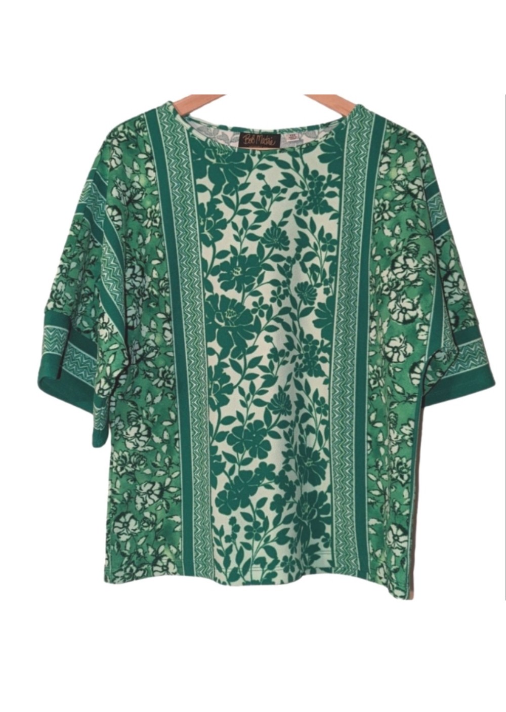 Bob Mackie top size M (fits like a large)