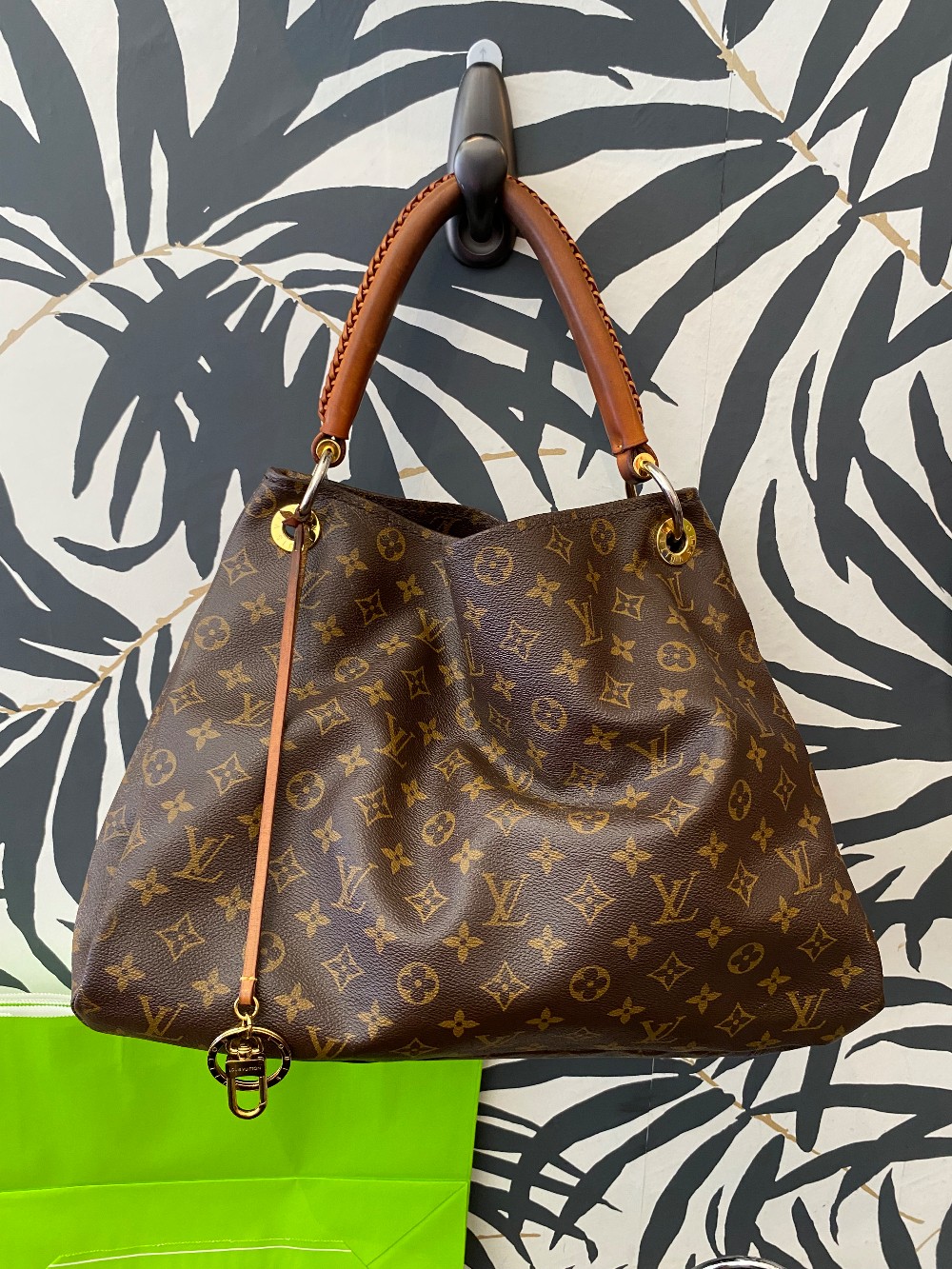 Louis Vuitton Monogram Artsy MM