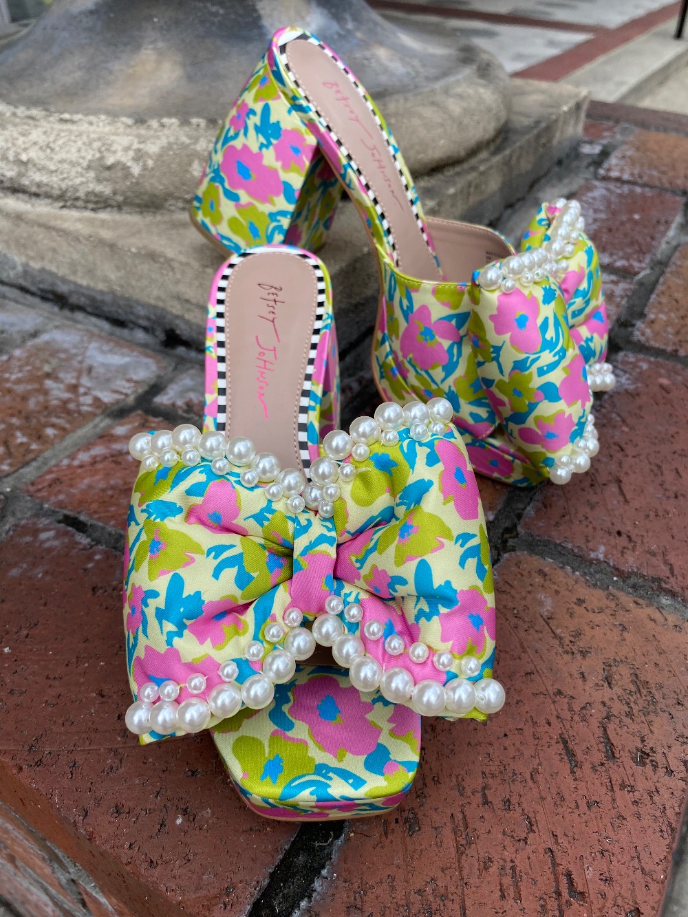 Betsey Johnson Heels size 9 NEW