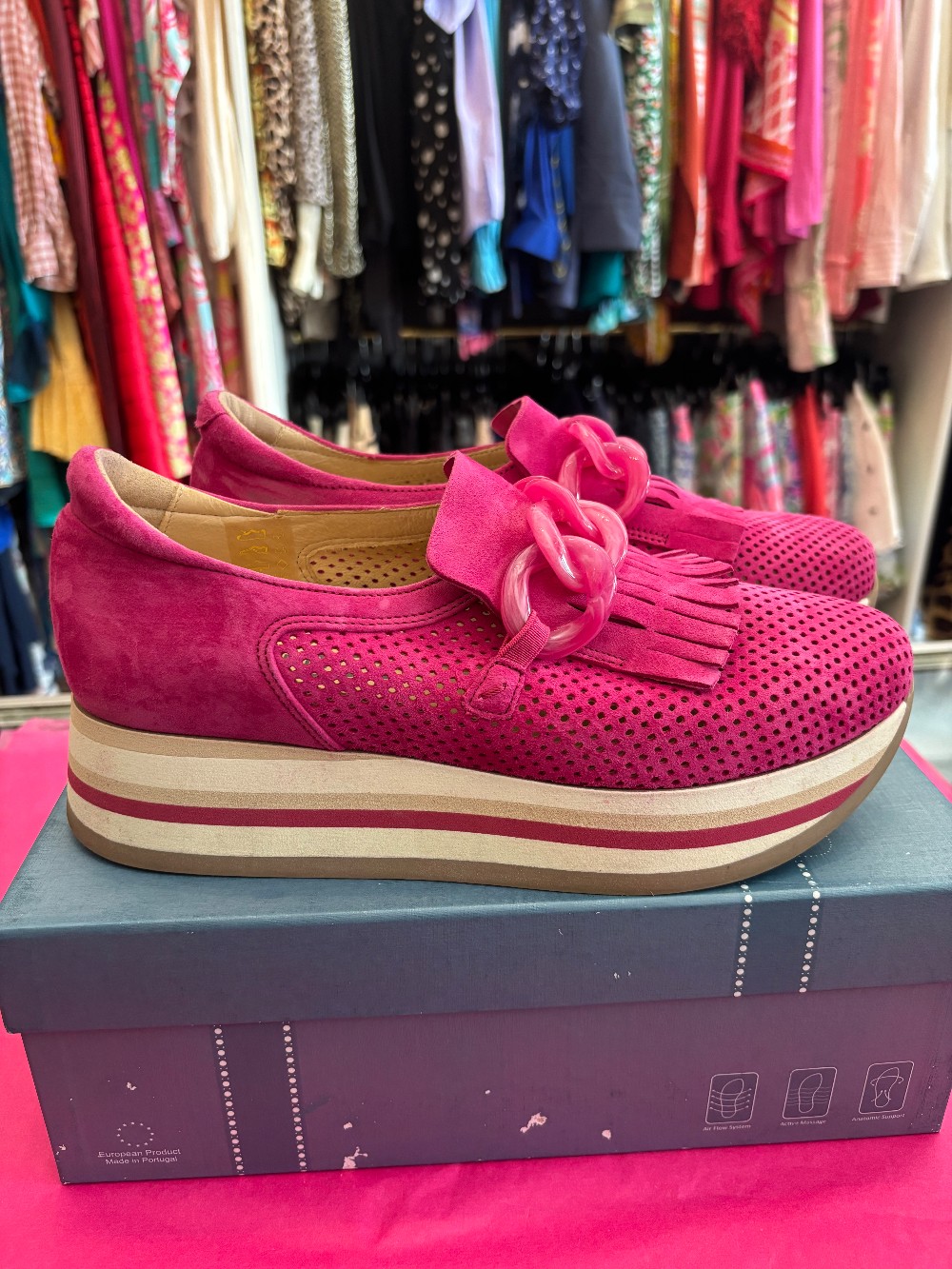 Softwaves hot pink sneaker size 38.5 (8.5)