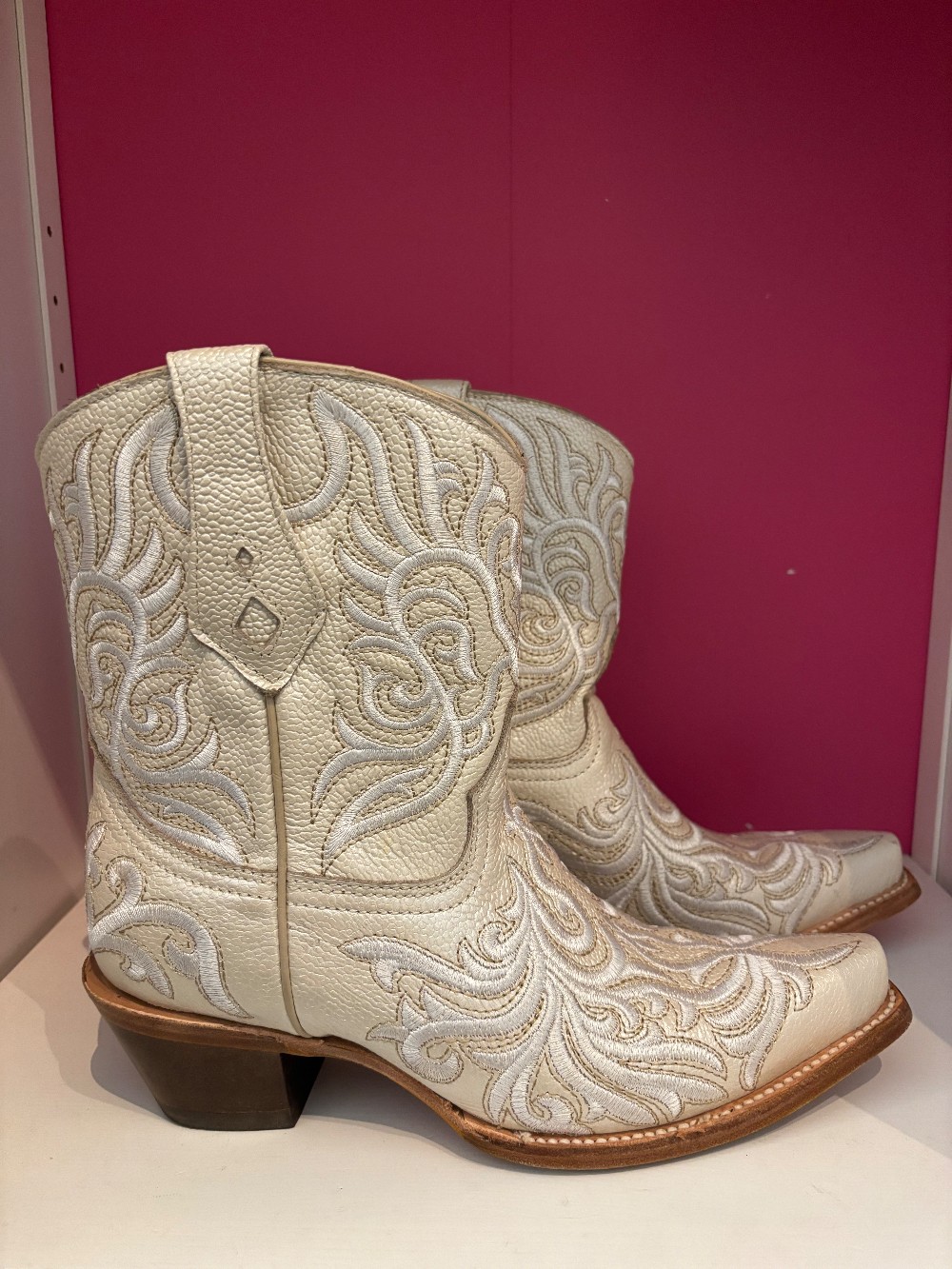 Corral Women's Embroidered Boots size 8.5